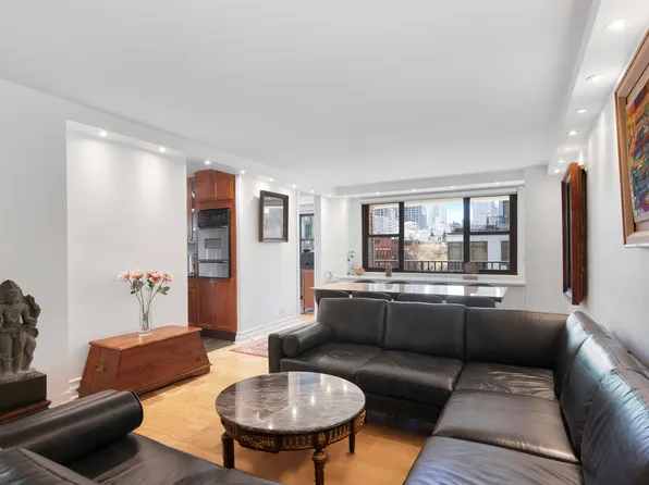 401 East 89th Street 7A image 1 of 11