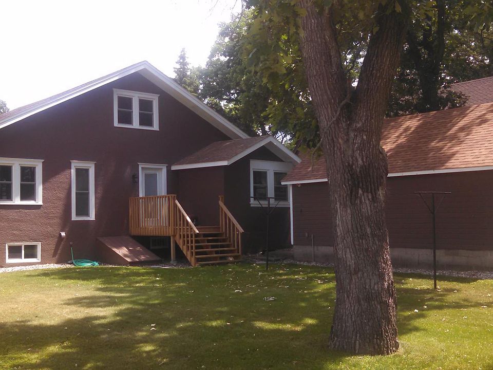 2nd image of 117 Main St N