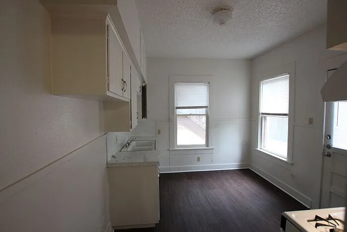 808 S Robertson Ave #D — Photo 11