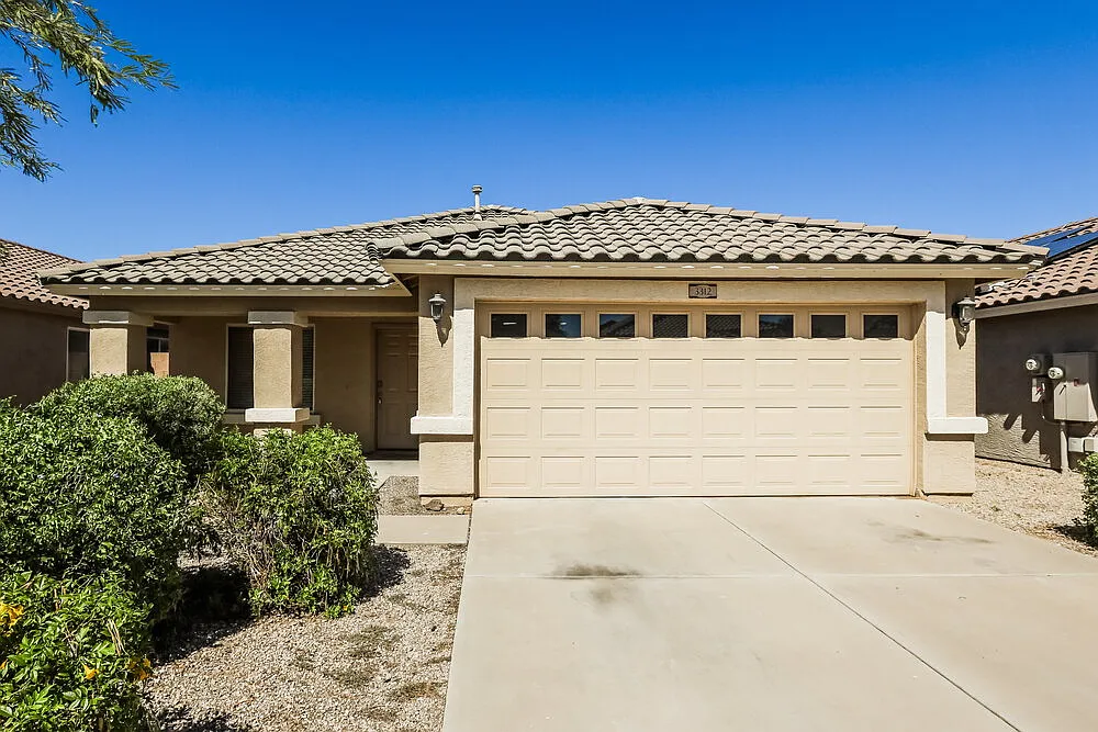 4 bed, 2.0 bath, 1682 sqft, $1,990 — Photo 1