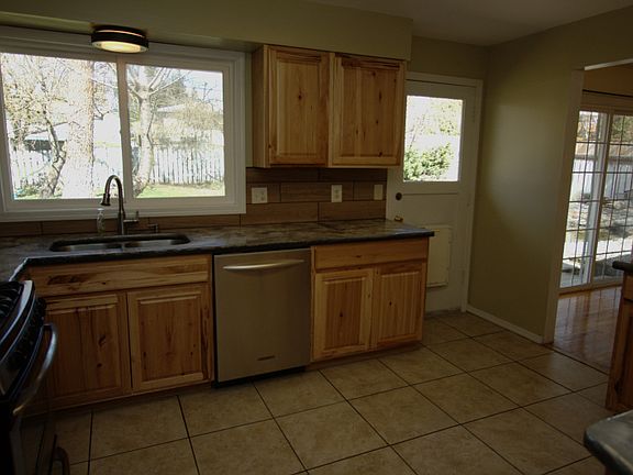 4th image of 814 W Woodway Ave
