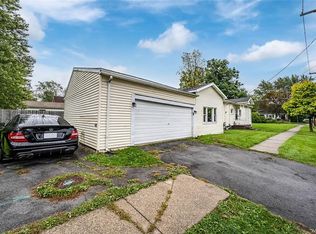 652 Longmeadow Rd, Amherst, NY 14226