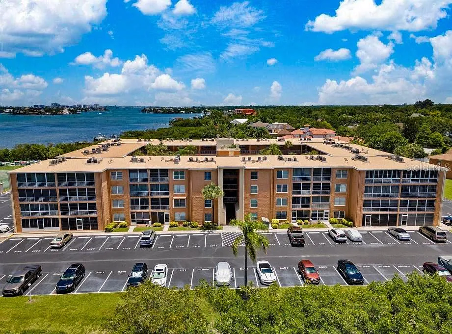 1 bed, 1.0 bath, 747 sqft, $2,000 — Photo 2