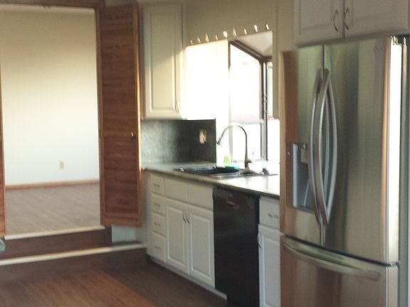 3rd image of 19326 Grandview Ct