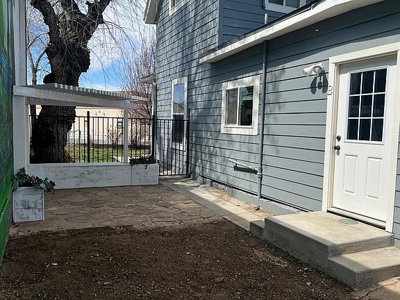 Pergola and unit entry