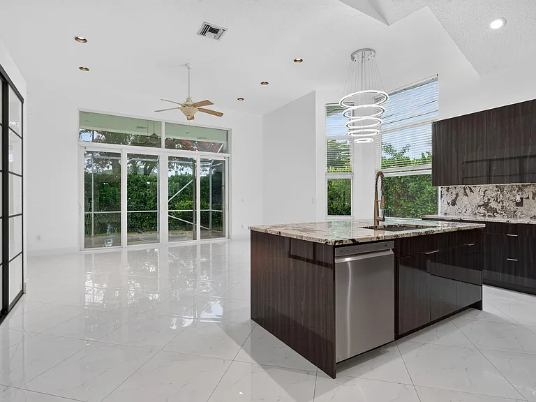 7087 NW 78th Pl — Photo 13
