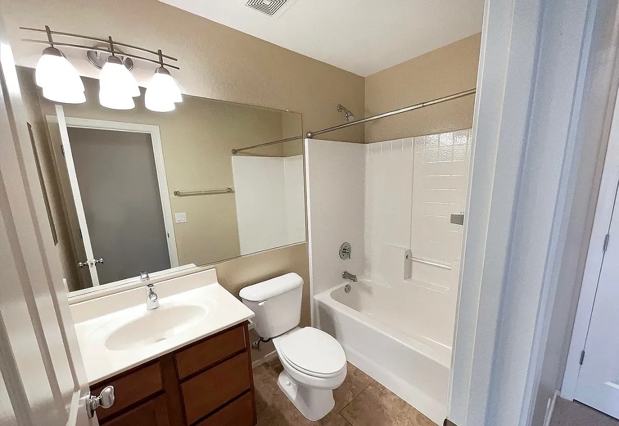 3 bed, 1652 sqft, $2,275 — Photo 3