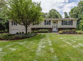 31 Knollcrest Dr, Brookfield, CT 06804