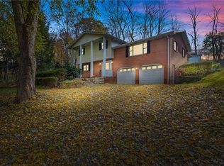 228 Lindsay Rd, Zelienople, PA 16063