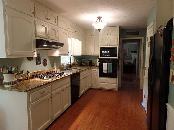 4th image of 8570 Birch Hollow Dr