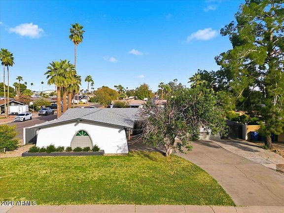 3rd image of 4705 S COUNTRY CLUB Way
