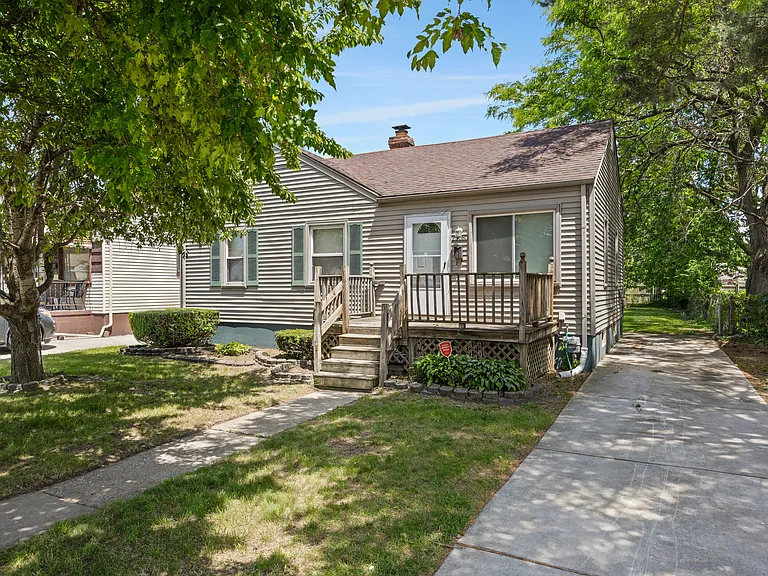 26080 Blumfield St — Photo 30