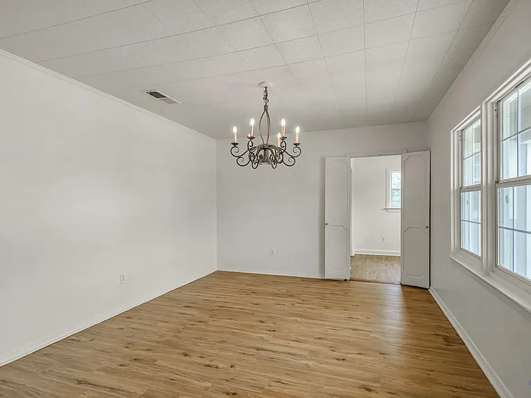 609 Storey Ave — Photo 10