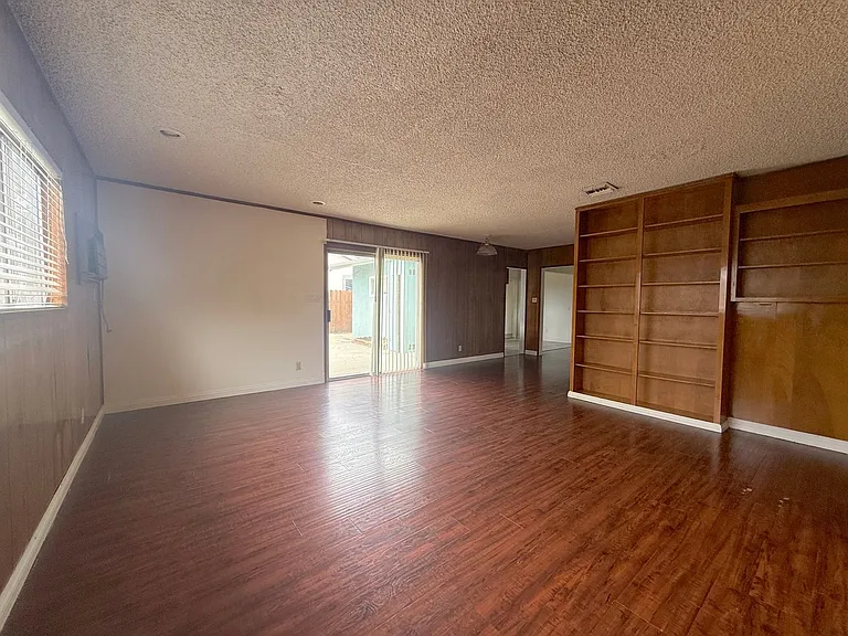 4719 La Presa Ave — Photo 7