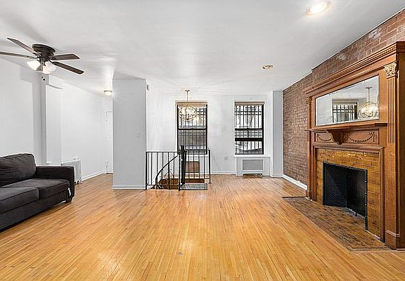 2nd image of 9 W 69th St