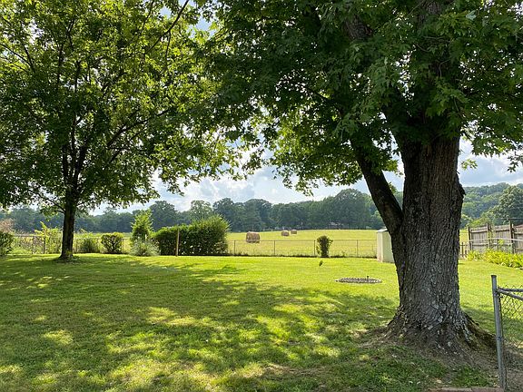 Tranquil Fully Fenced in Back Yard.