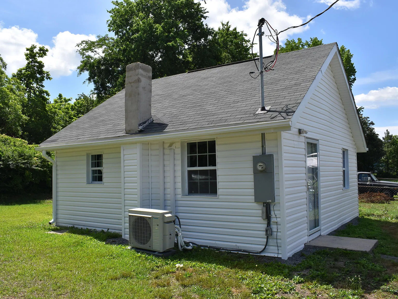 1 bed, 1.0 bath, $1,100 — Photo 2