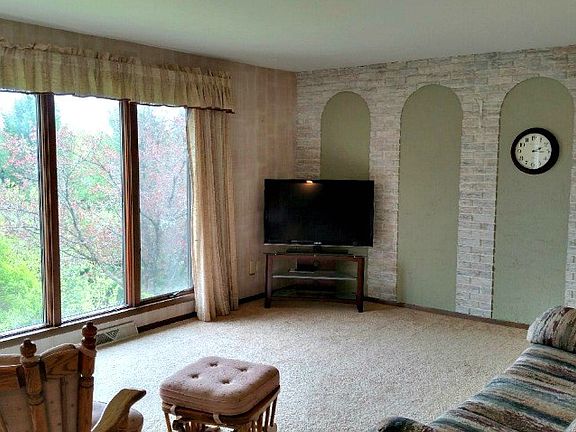3rd image of 1010 Bluff Ave