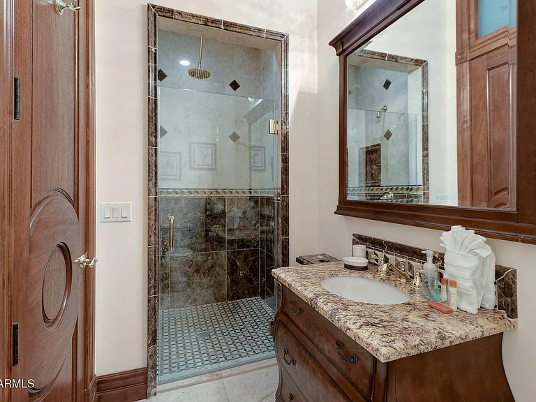 10620 N Miller Rd — Photo 34