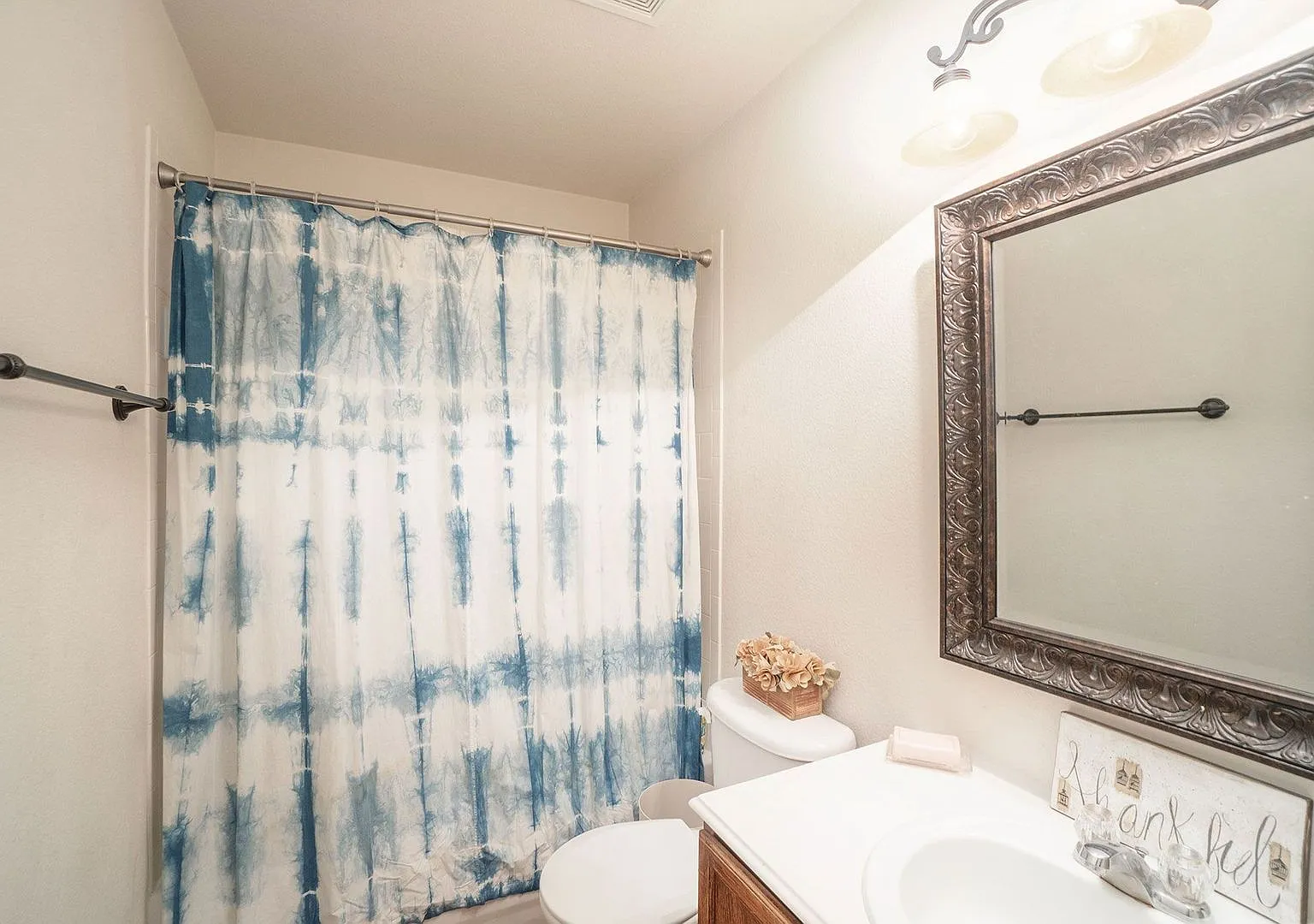 Beautiful 3-Bedroom Home with Dedicated Office, Open Floor Plan & Large Backyard — Photo 4