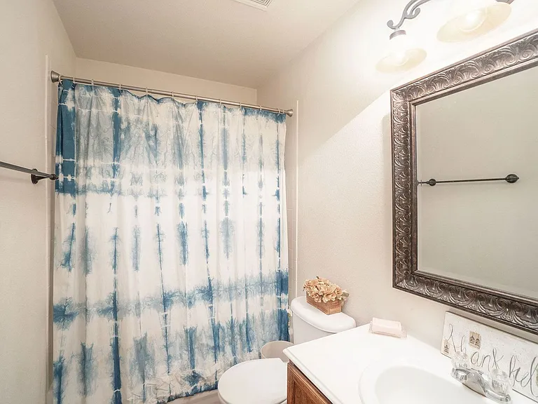 1327 Primrose Dr — Photo 4