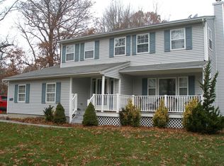 16 Roman Ct, Lake Grove, NY 11755