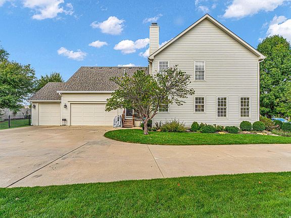4th image of 236 Earhart Cir