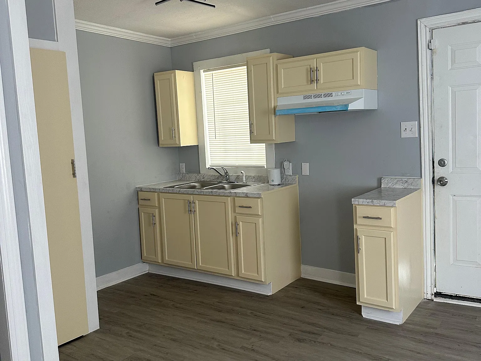 3 bed, 1200 sqft, $1,000 — Photo 2