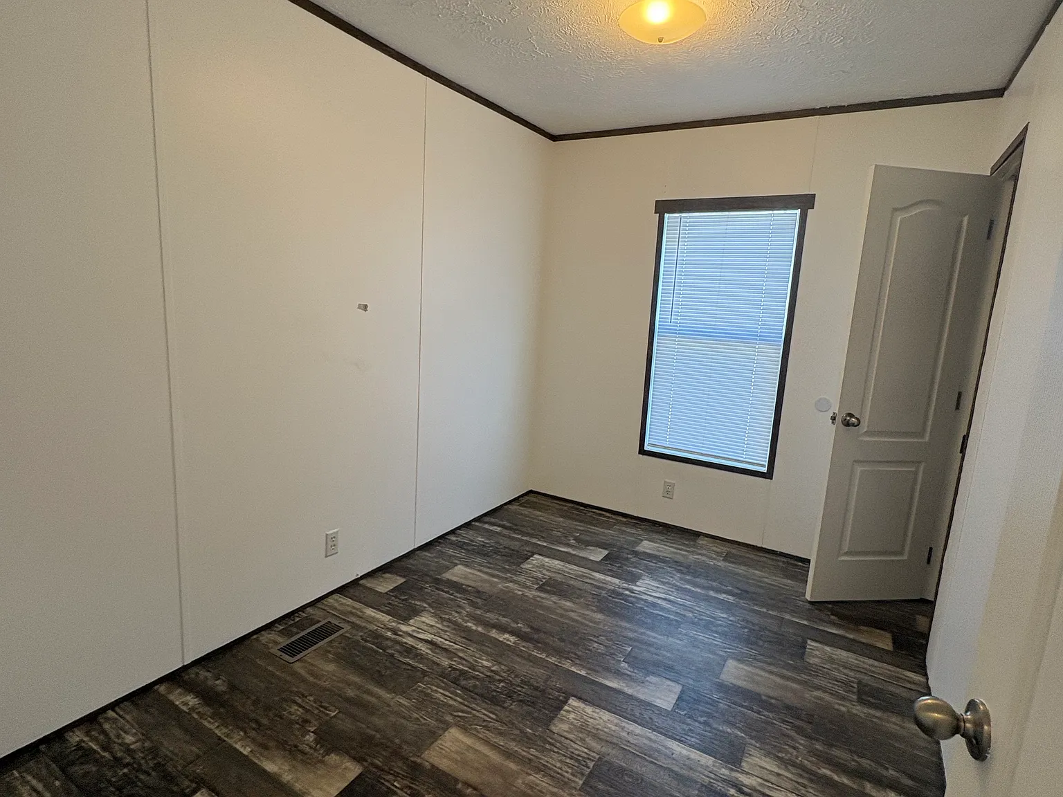 3 bed, 1216 sqft, $1,199 — Photo 2