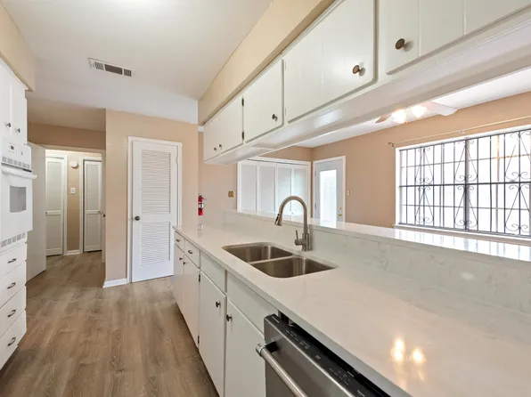 7866 Leonora St, Houston, TX 77061