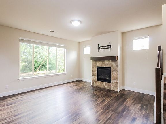 3rd image of 729 207th St SW