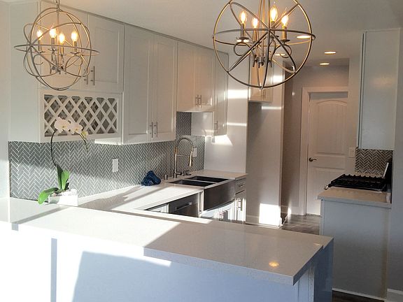 3rd image of 3686 Clavelita St