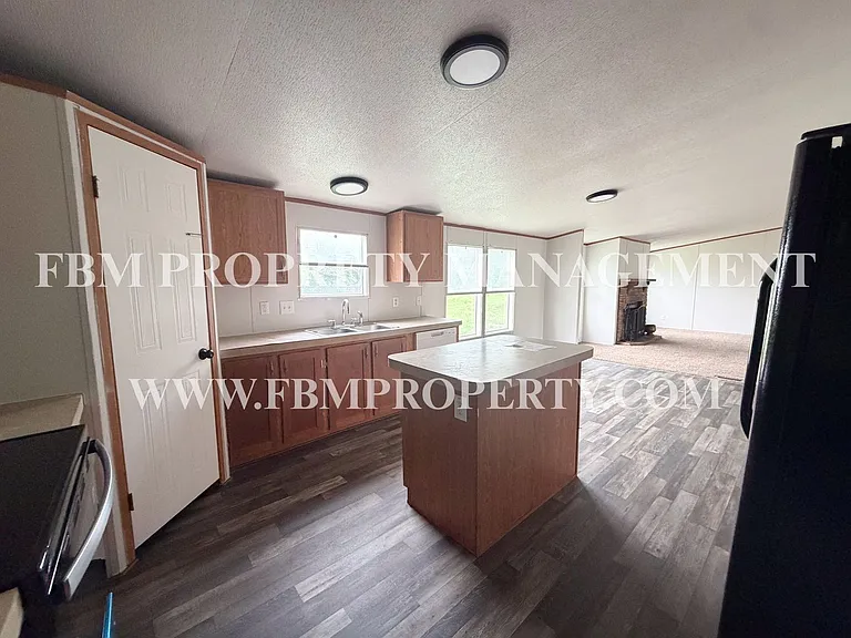 1075 Pluto Rd — Photo 9