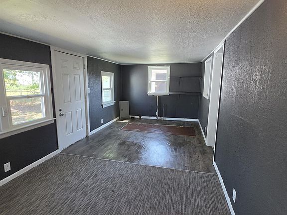 5th image of 103 W Fairview St