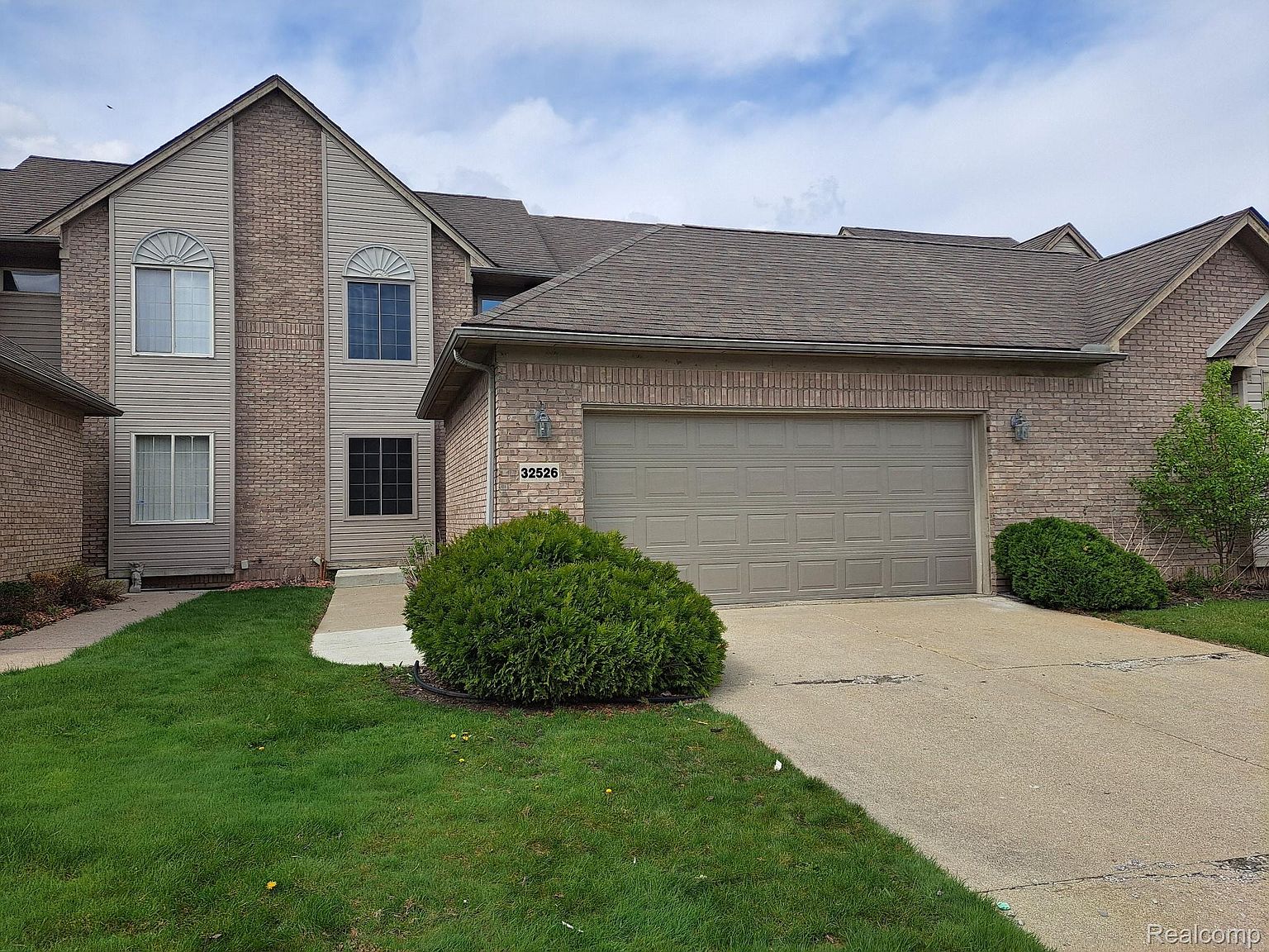 32526 Gateway Dr