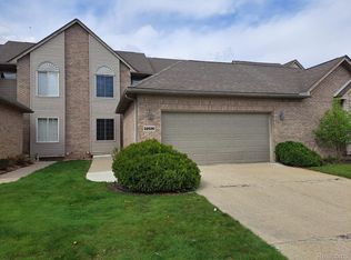 32526 Gateway Dr, Romulus, MI 48174