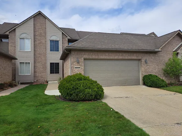 32526 Gateway Dr, Romulus, MI 48174