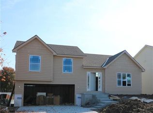 5302 Crystal Dr, Saint Joseph, MO 64503