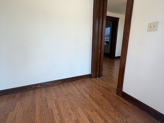 4th image of 414 E 9th St