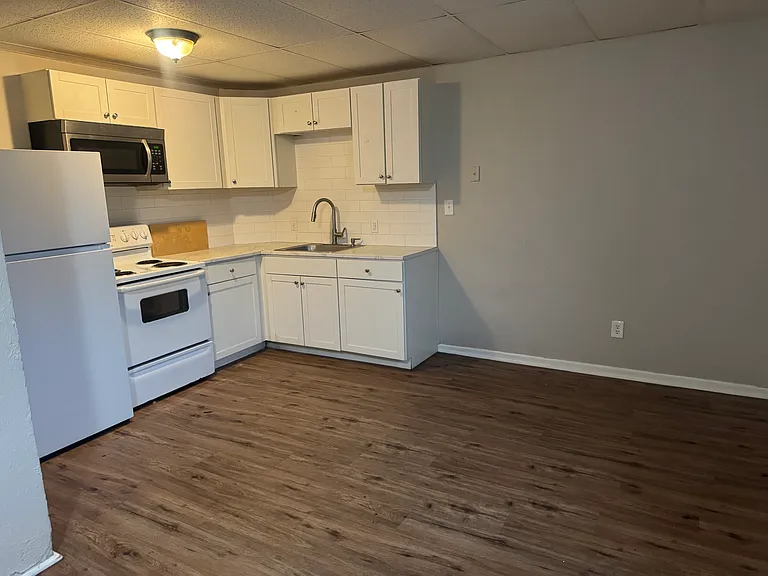 308 E Walnut St #5 — Photo 3