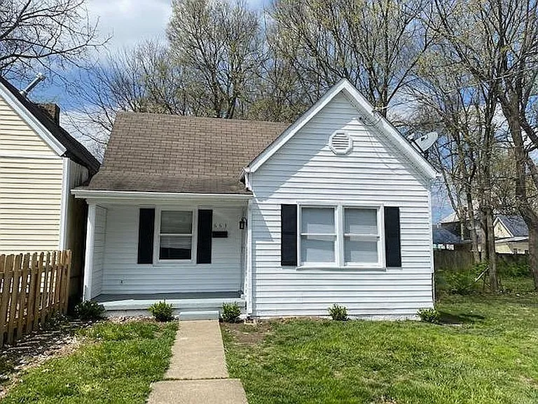 663 Shropshire Ave — Photo 9