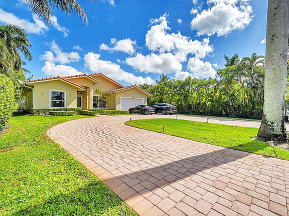 3rd image of 4850 SW 61st Avenue