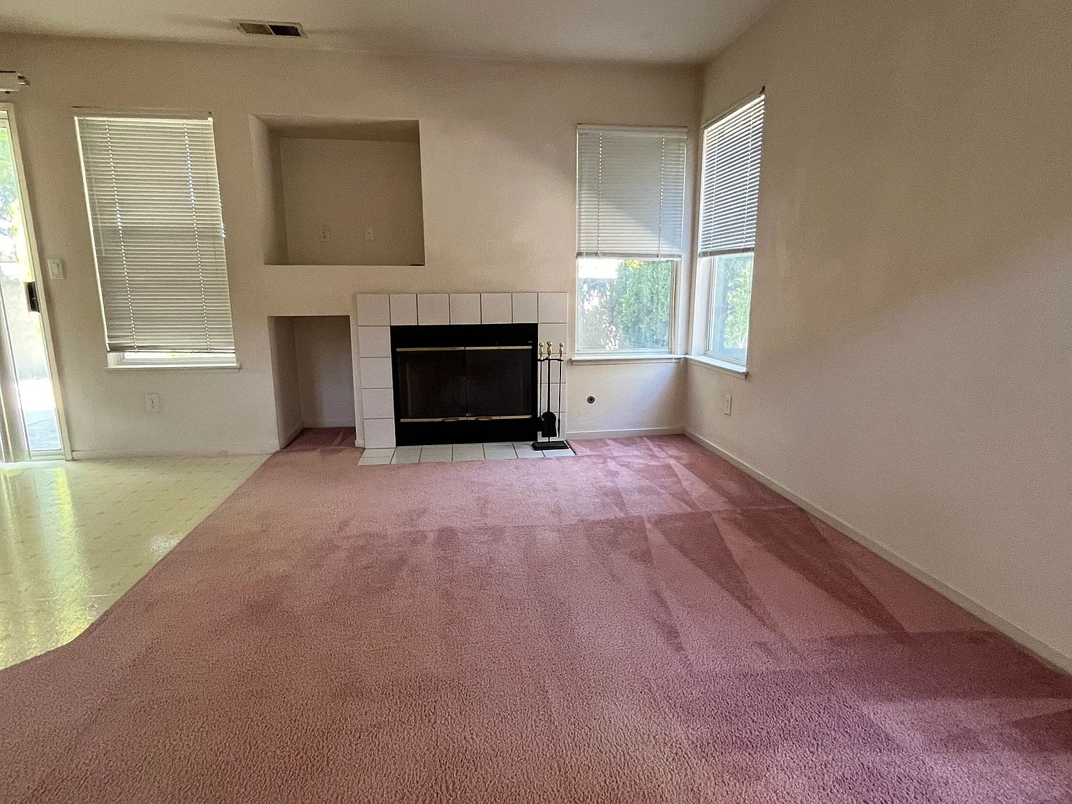3 bed, 2.5 bath, 1572 sqft, $4,100 — Photo 4