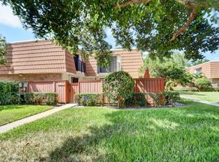 2870 Waterford Dr S, Deerfield Beach, FL 33442