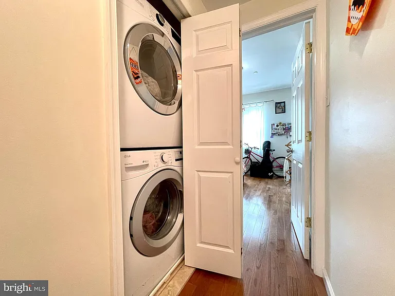 1131 Green St #2 — Photo 18