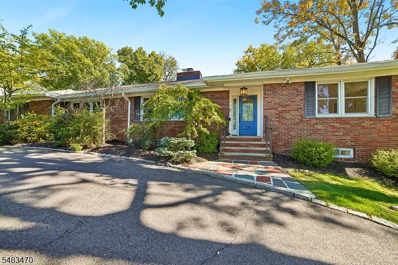 5 bed, 4.0 bath, $7,700 — Photo 1