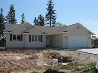 1215 Foxglove Ln, Sheboygan Falls, WI 53085