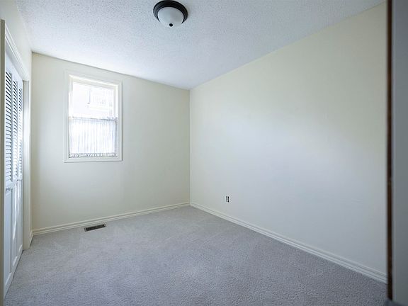 5th image of 211 S Hackley St