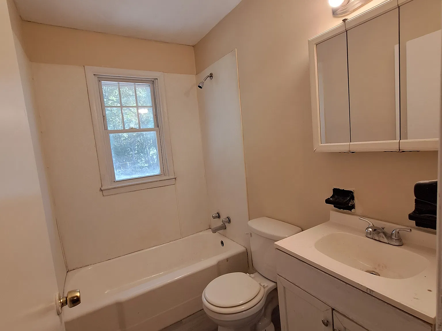 3 bed, 840 sqft, $1,195 — Photo 3