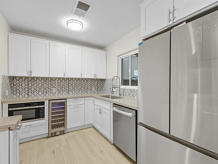 1630 E Catalina Dr — Photo 4